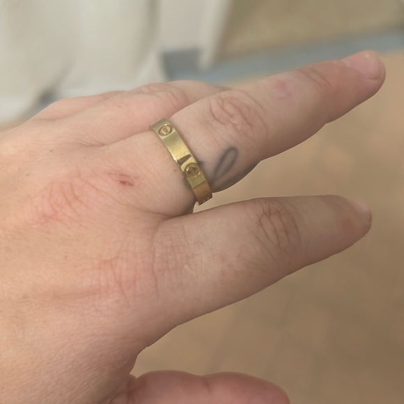 Stainless steal gold plated “leve” ring size 7.5 - Picture 2 of 4